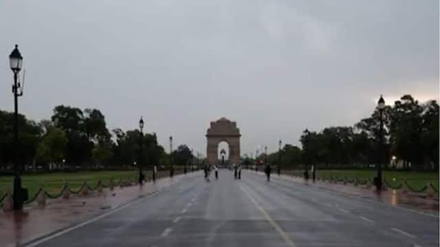 Delhi Wakes Up To Cloudy Morning, Light Rain In Respite From Heatwave; IMD Issues Yellow Alert