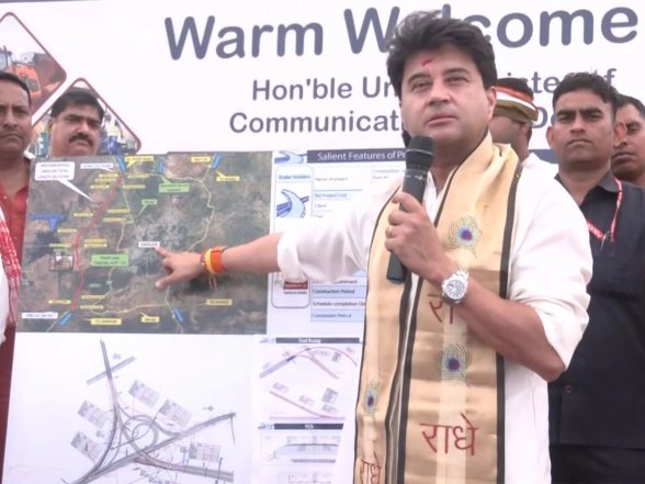 India News | Jyotiraditya Scindia Inspects Western Bypass, Gwalior Railway Station Development Works | LatestLY
