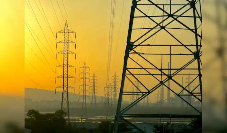 Peak power demand at all-time high of over 256 GW on Saturday as mercury levels soar