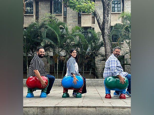 Navya Naveli Nanda recreates ‘3 idiots’ pose at IIM Bangalore